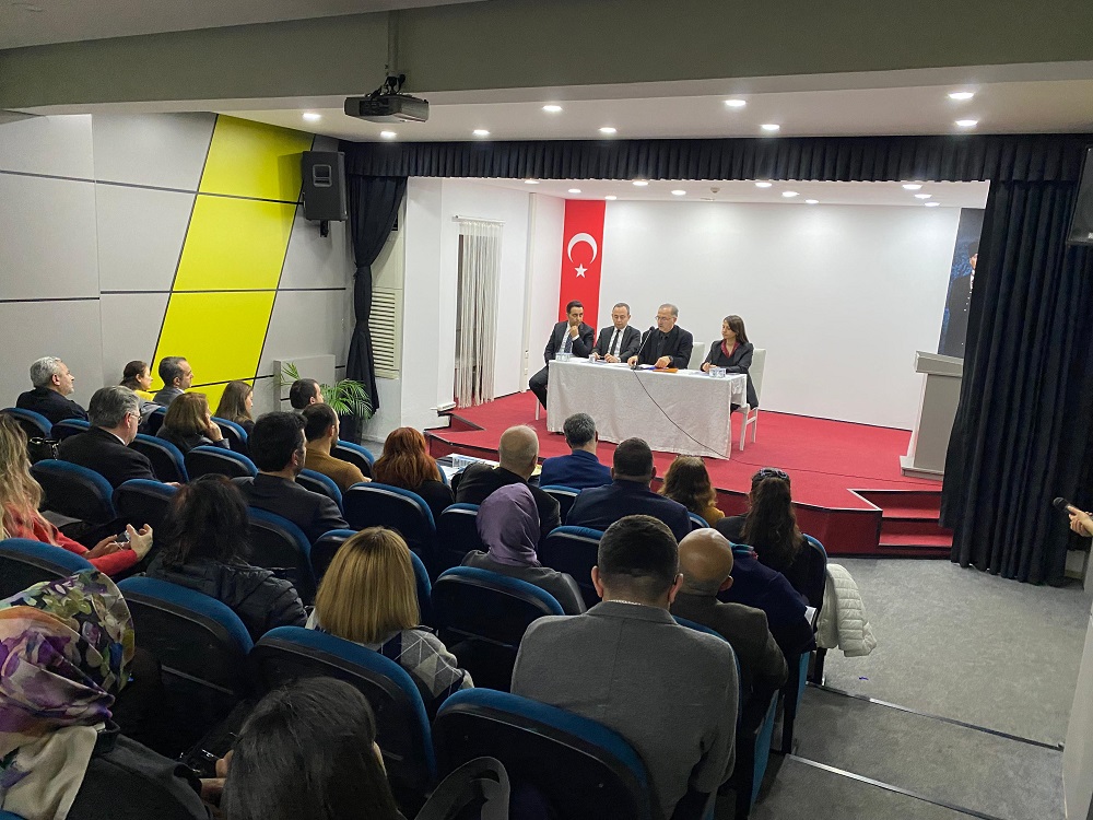 Sn. Kaymakamımız Bekir DINKIRCI Bağımlılıkla Mücadele, Çocuk Koruma, Kadına Yönelik Şiddetin Önlenmesi Ve Asayiş Toplantısına katıldı.