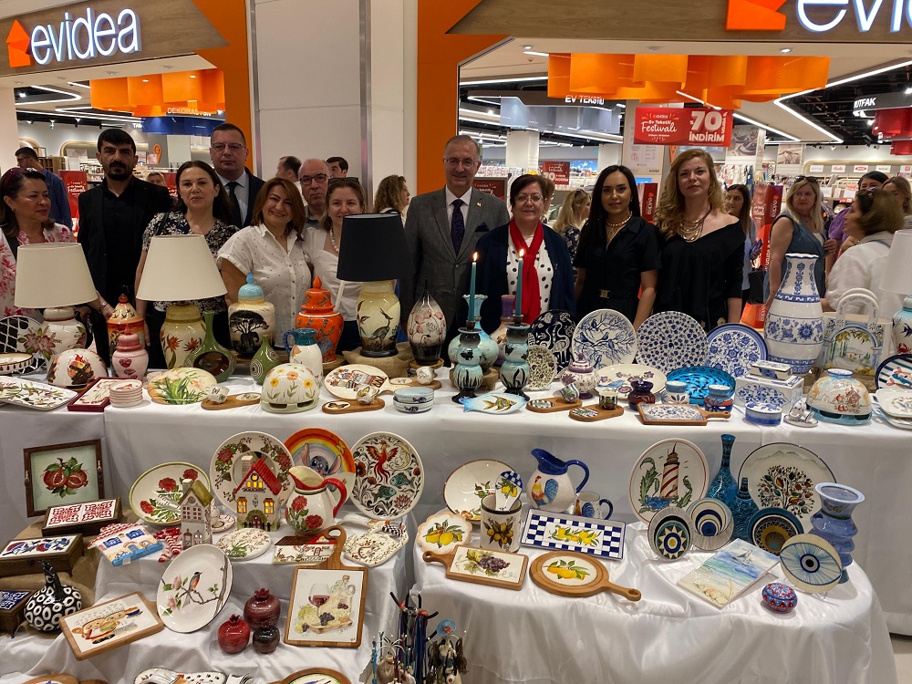 Ataşehir Halk Eğitim Merkezi Yılsonu Sergisi Açıldı.